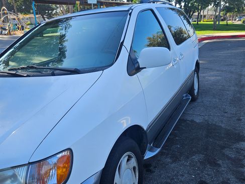 Used 2002 Toyota Sienna XLE FWD image 4