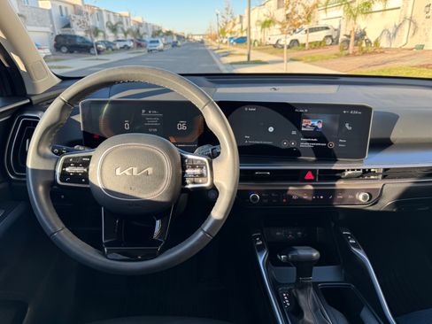 Used 2024 Kia Sorento S image 13