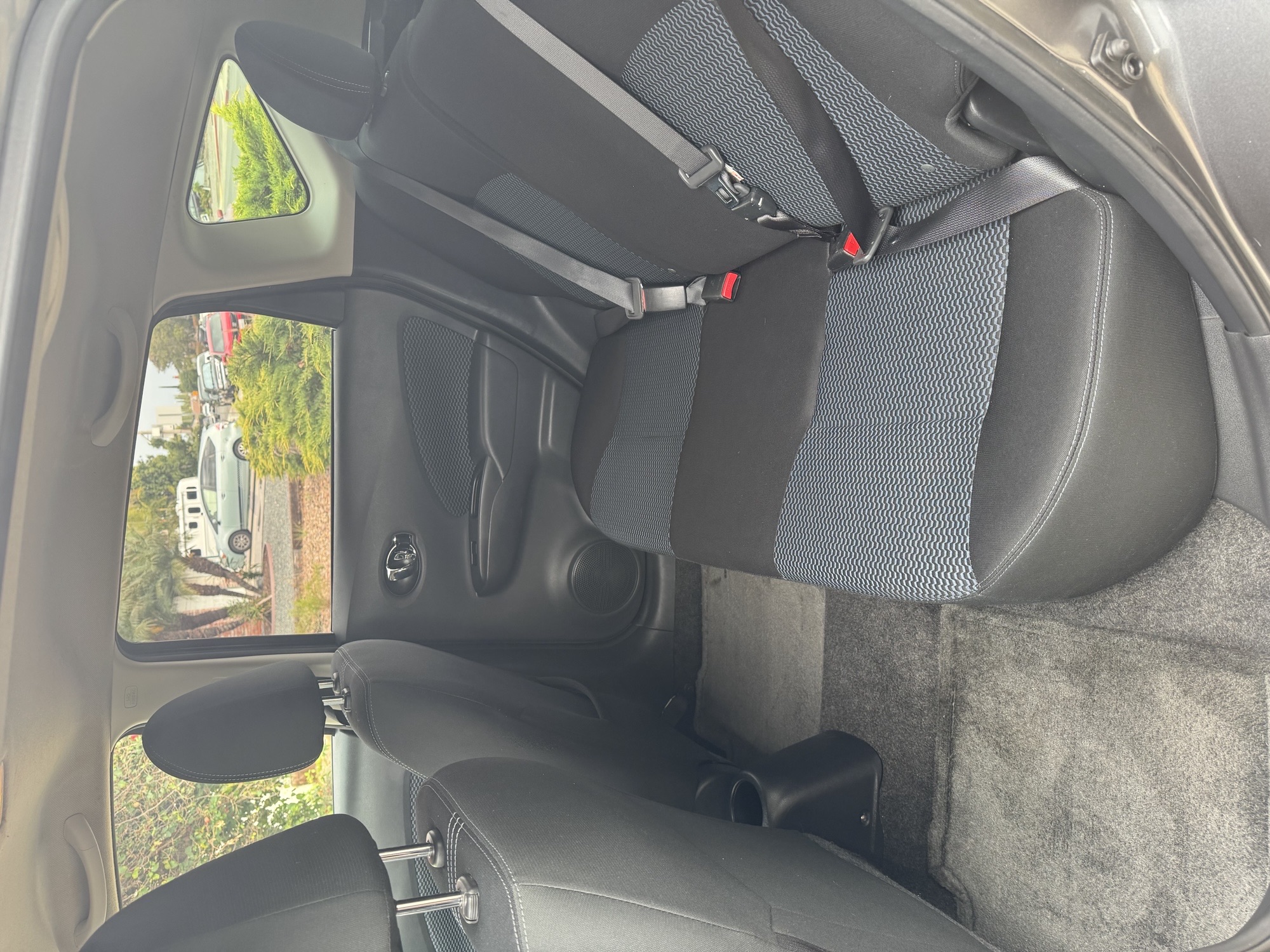 Used 2016 Nissan Versa Note SV FWD image 4