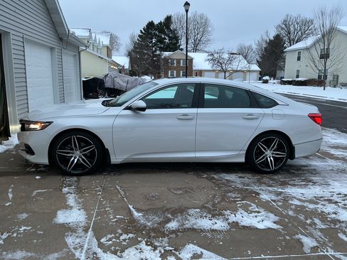 Used 2021 Honda Accord Touring image 2