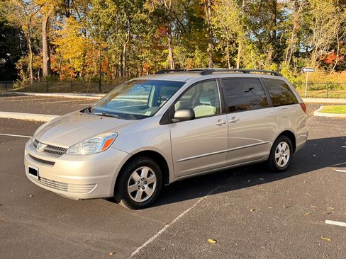 Used 2005 Toyota Sienna LE image 1