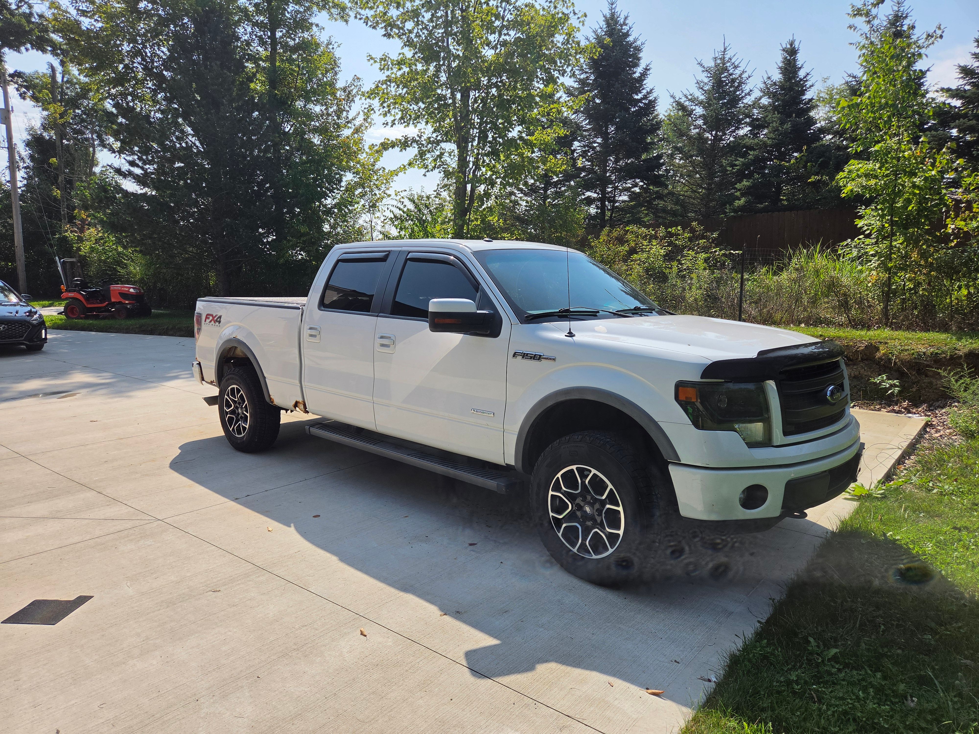 Used 2014 Ford F150 FX4 w/ Equipment Group 402A Luxury AWD/4WD image 4