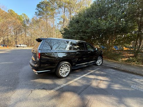 Used 2023 Cadillac Escalade ESV Premium Luxury image 5