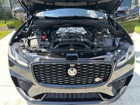 Used 2024 Jaguar F-PACE SVR image 15