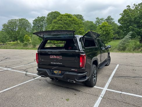 Used 2022 GMC Sierra 1500 AT4 w/ AT4 Premium Package AWD/4WD image 9
