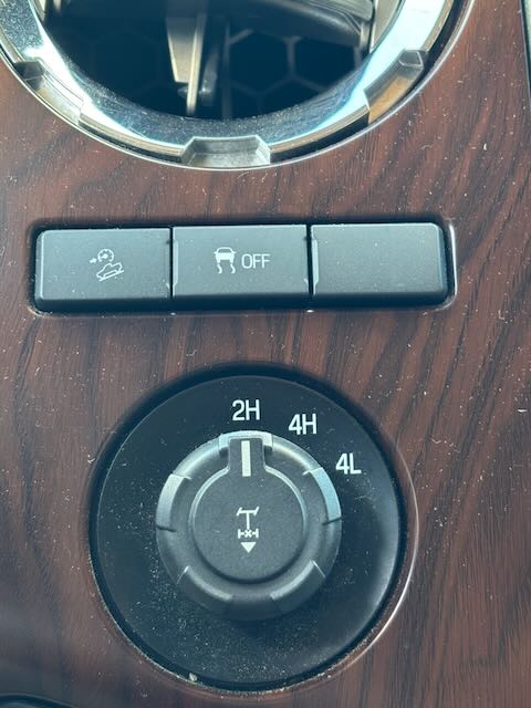 Used 2016 Ford F250 Lariat w/ Lariat Ultimate Package AWD/4WD image 23