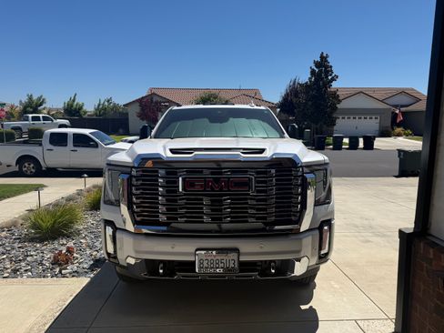 Used 2024 GMC Sierra 3500 Denali w/ Denali Reserve Package AWD/4WD image 1