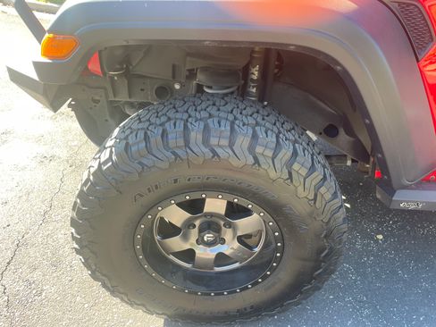 Used 2018 Jeep Wrangler Unlimited Sport S image 11