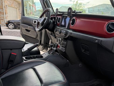Used 2023 Jeep Gladiator Rubicon w/ LED Lighting Group AWD/4WD image 17