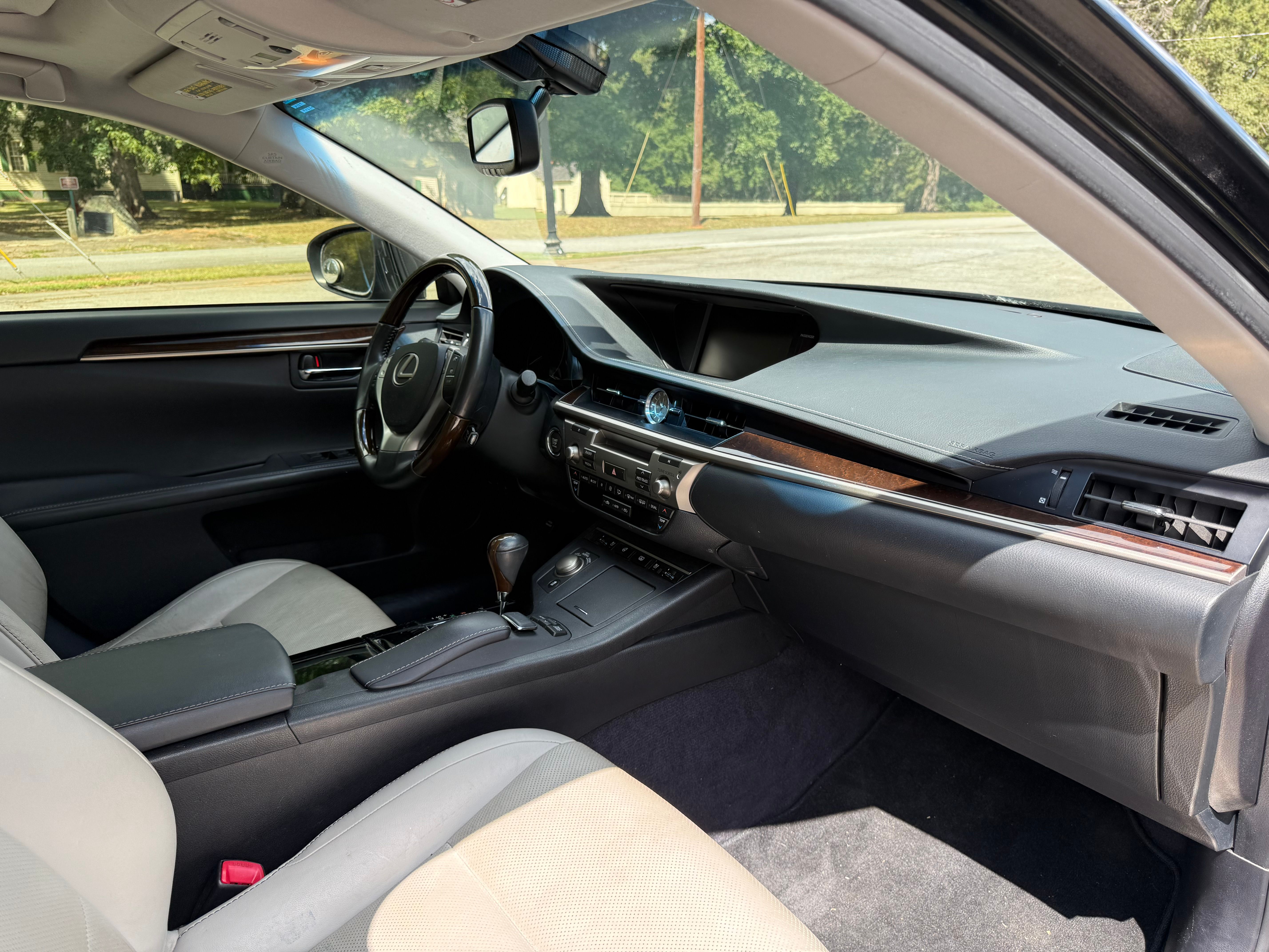 Used 2014 Lexus ES 350 w/ Luxury Package FWD image 10