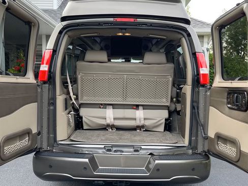 Used 2022 Chevrolet Express 2500 Extended w/ Enhanced Convenience Package image 6