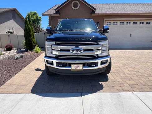 Used 2019 Ford F250 Lariat w/ Lariat Ultimate Package AWD/4WD image 2