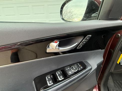 Used 2018 Kia Sorento SX image 12