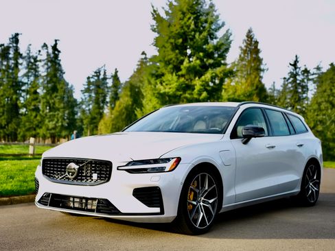 Used 2025 Volvo V60 T8 Polestar w/ Protection Package Premier image 2