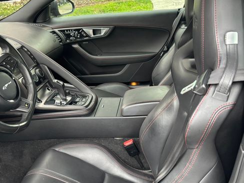 Used 2017 Jaguar F-TYPE R image 9