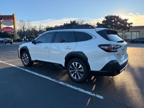 Used 2023 Subaru Outback Limited image 6