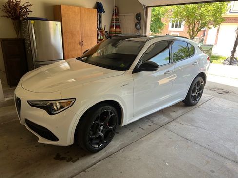 Used 2023 Alfa Romeo Stelvio Veloce image 1