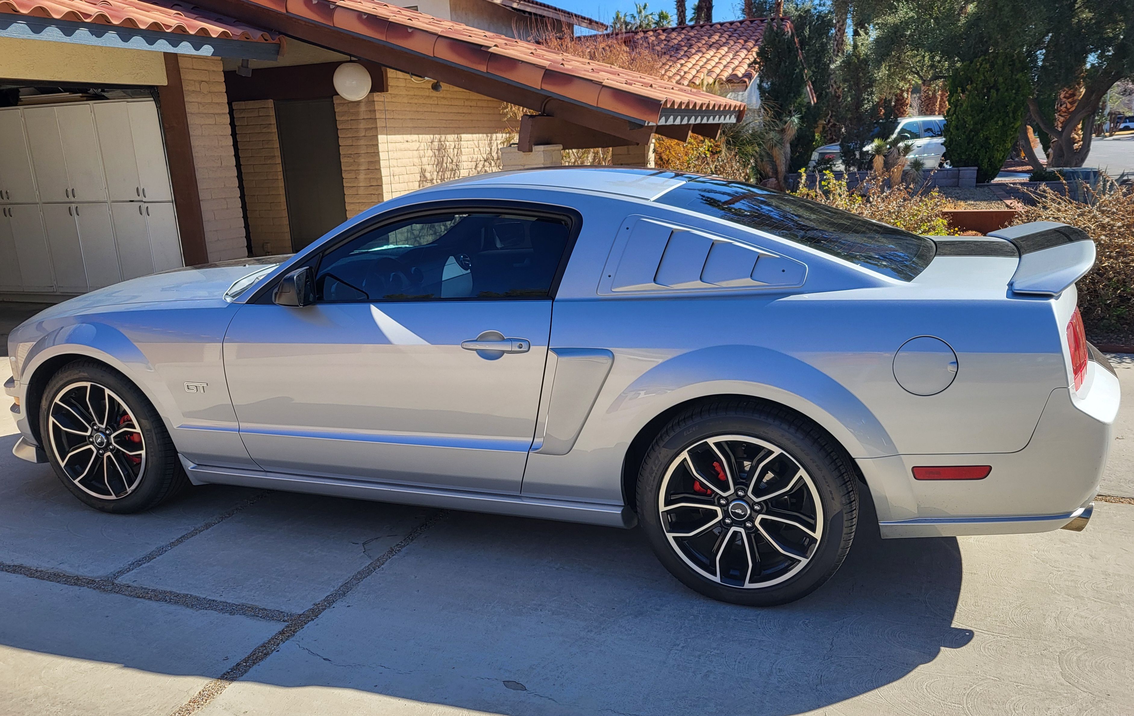 Used 2005 Ford Mustang GT Premium RWD image 9