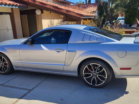 Used 2005 Ford Mustang GT Premium image 9