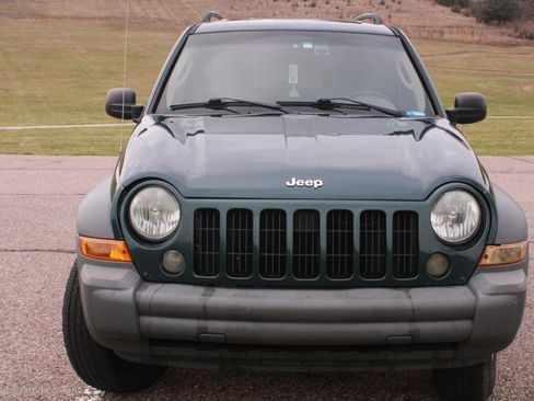 Used 2005 Jeep Liberty Sport image 10