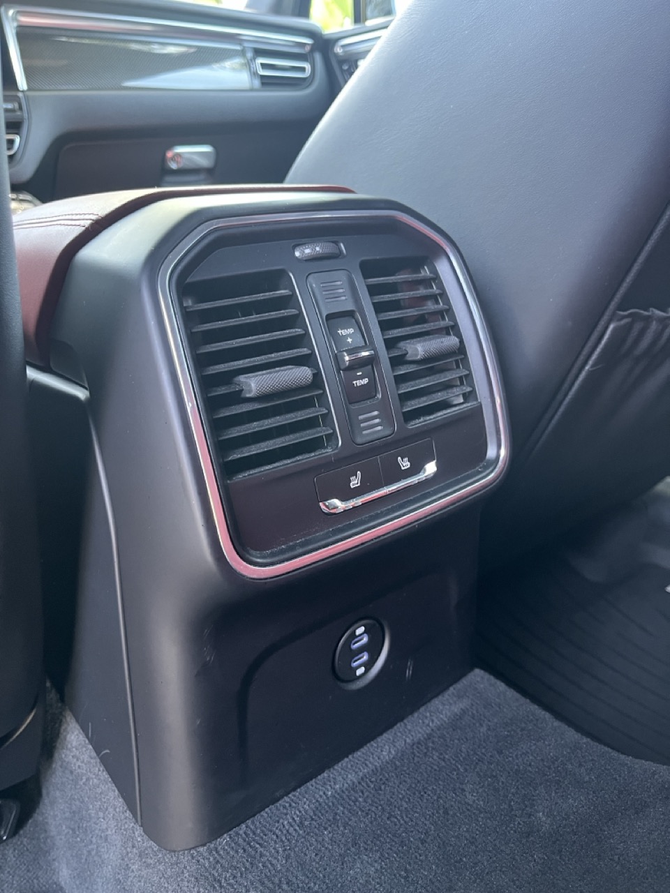 Used 2020 Porsche Macan Turbo AWD/4WD image 23