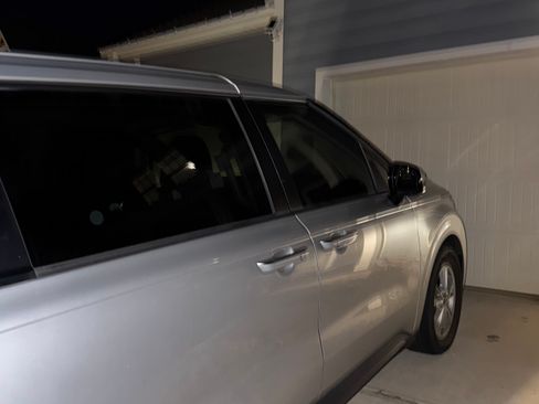 Used 2023 Kia Carnival LX image 6