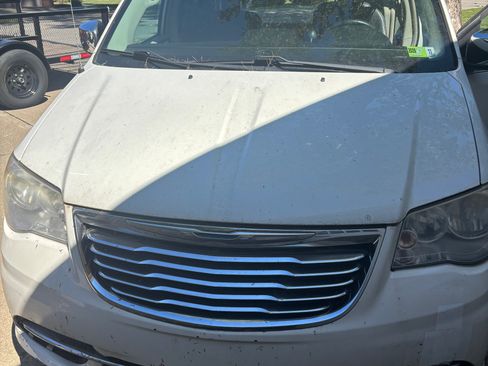 Used 2013 Chrysler Town & Country Touring-L w/ Entertainment Group #2 image 2