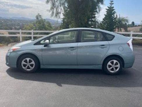 Used 2015 Toyota Prius Four image 1