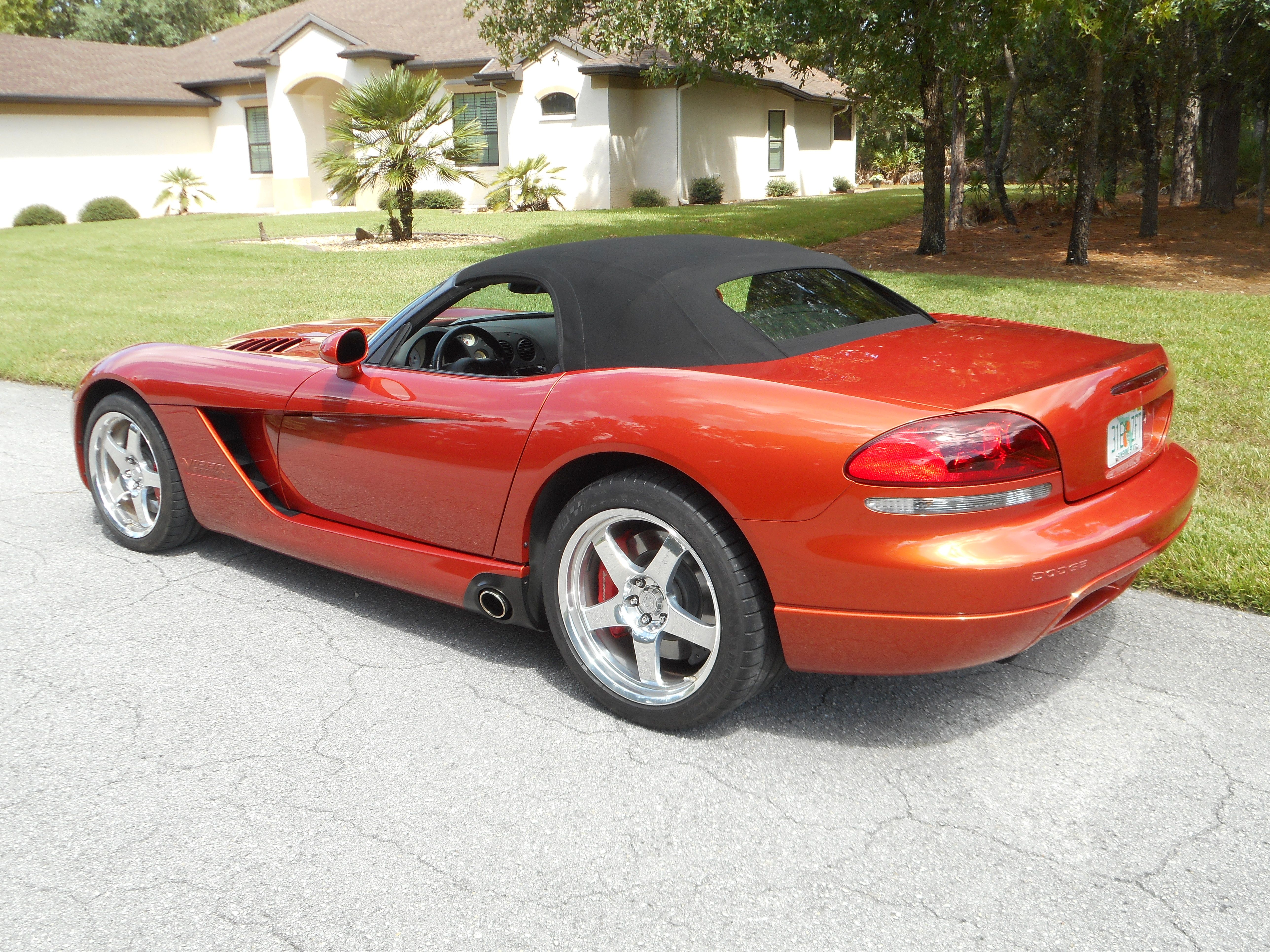 Used 2005 Dodge Viper SRT-10 w/ Copperhead Edition Group RWD image 2
