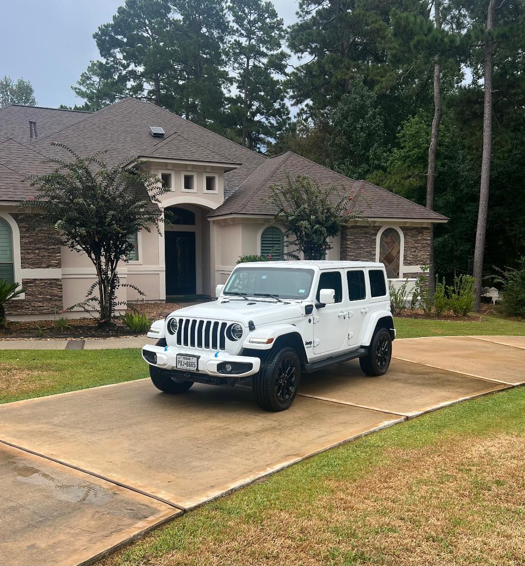 Used 2021 Jeep Wrangler Unlimited Sahara AWD/4WD image 1