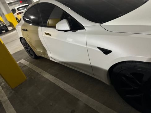 Used 2021 Tesla Model S Plaid image 10