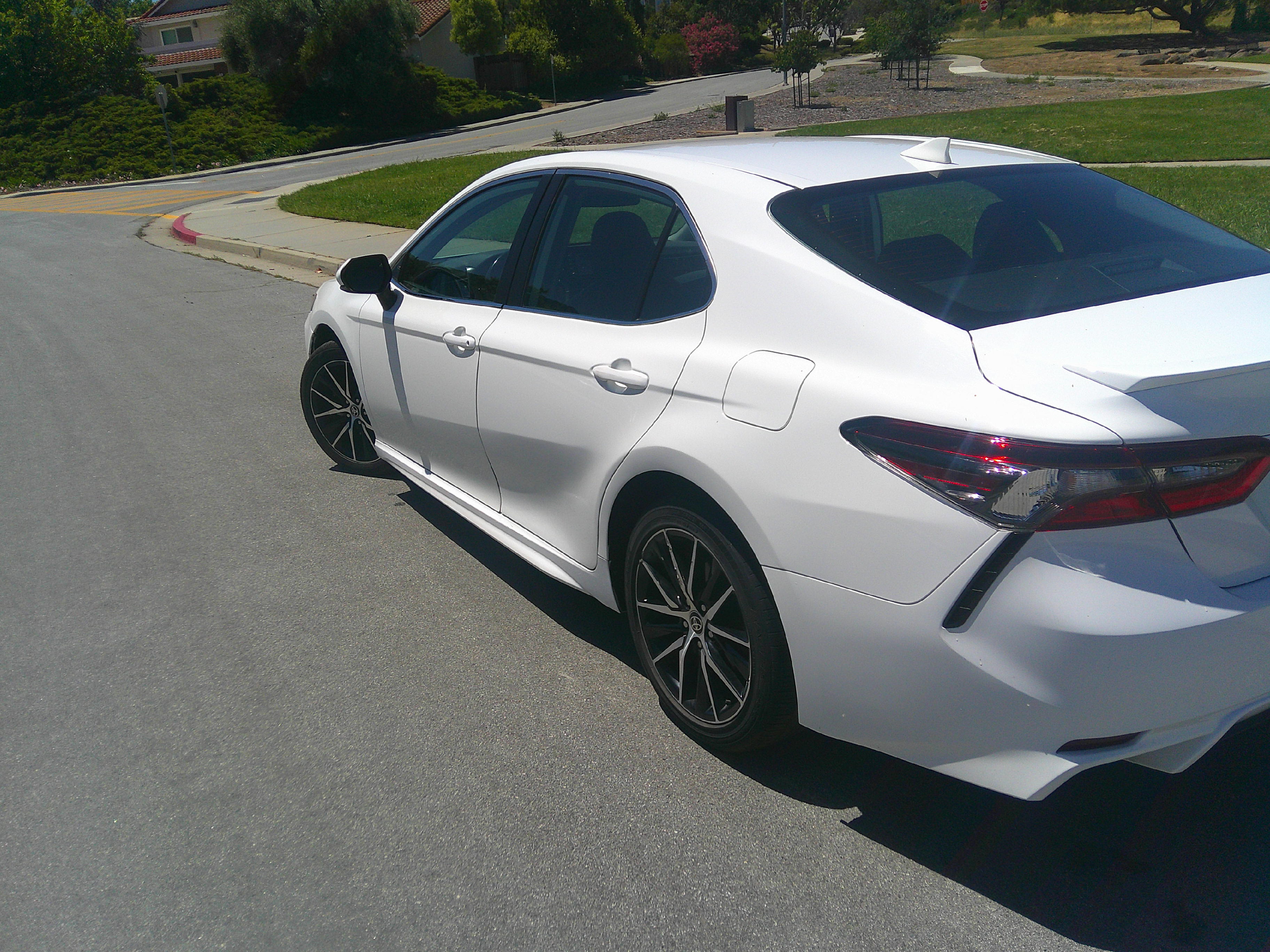 Used 2023 Toyota Camry SE FWD image 5