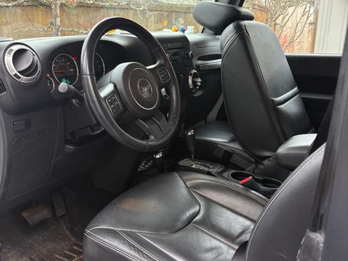 Used 2016 Jeep Wrangler Sahara w/ Connectivity Group image 8