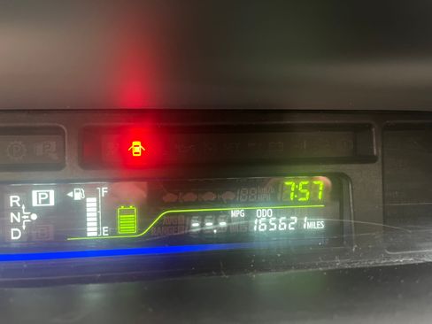Used 2014 Toyota Prius V Five FWD image 13