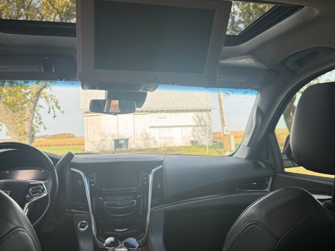 Used 2019 Cadillac Escalade Premium Luxury w/ Escalade Sport Edition RWD image 10