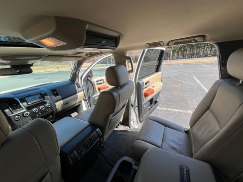 Used 2019 Toyota Sequoia Platinum image 21