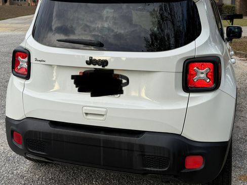 Used 2018 Jeep Renegade Altitude image 6