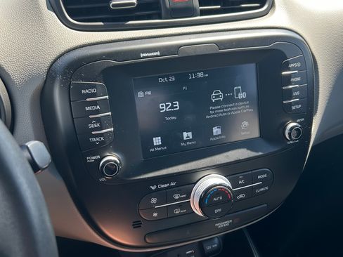 Used 2019 Kia Soul + image 11