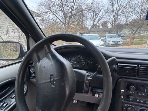 Used 2005 Chevrolet Venture LS w/ Easy Order Package image 9