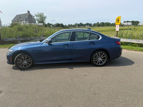 Used 2021 BMW 330e xDrive w/ Premium Package AWD/4WD image 2