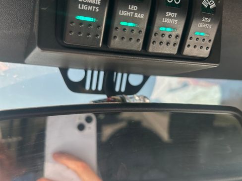 Used 2017 Jeep Wrangler Unlimited Sahara image 2