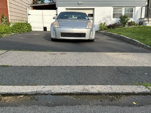 Used 2004 Nissan 350Z Coupe w/ Cargo Convenience Pkg image 2