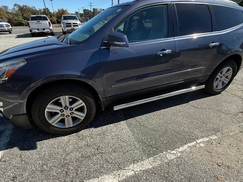 Used 2014 Chevrolet Traverse LT image 1