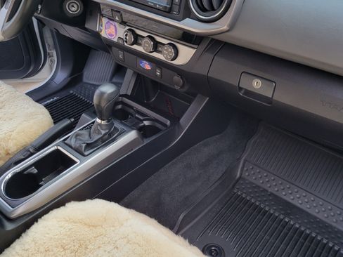 Used 2018 Toyota Tacoma SR5 image 21