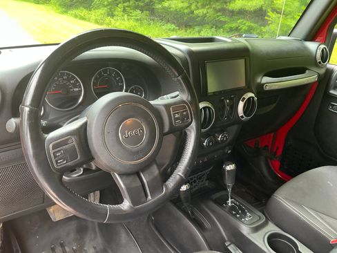 Used 2015 Jeep Wrangler Unlimited Rubicon AWD/4WD image 17