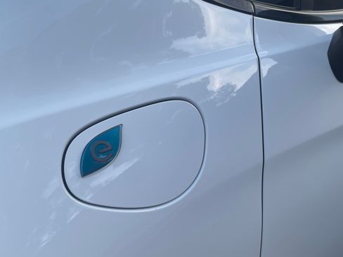 Used 2023 Chrysler Pacifica Touring-L w/ S Appearance Package image 10