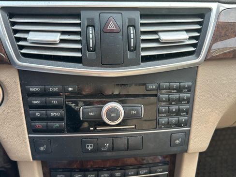 Used 2011 Mercedes-Benz E 350 4MATIC Sedan image 11