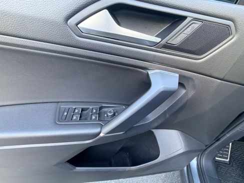 Used 2020 Volkswagen Tiguan SE R-Line image 9