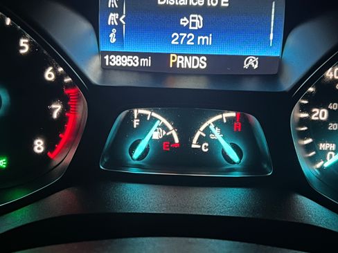 Used 2017 Ford Escape SE w/ Equipment Group 201A image 6