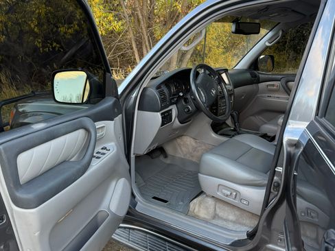 Used 2003 Toyota Land Cruiser image 24
